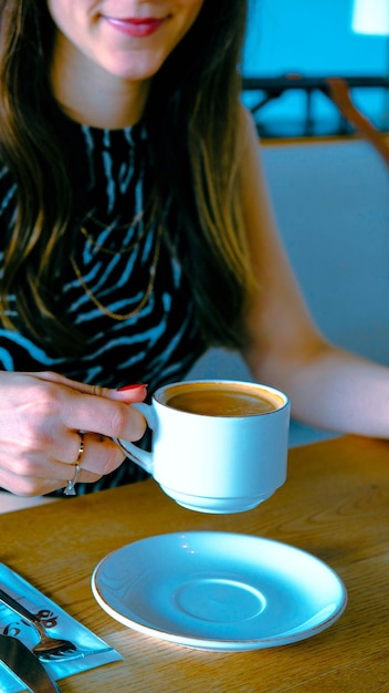 Xícara de café turco na mesa