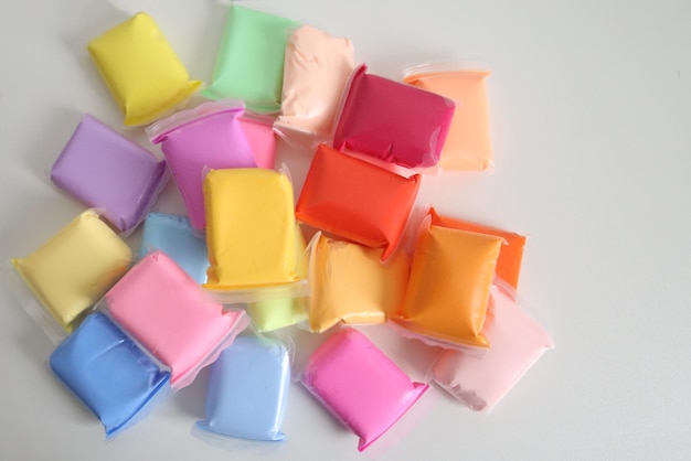 yacen bolsas con plastilina multicolor