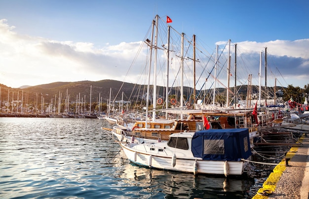 Yacht im Hafen in der Türkei