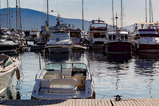 Foto yacht-seehafen-küstenmeer