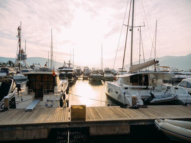 Foto yachten am dock