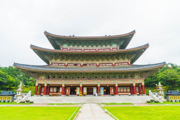 Foto yakcheonsa temple em jeju island, coreia do sul