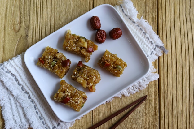 Yaksik ou yakbap é um tteok feito de arroz glutinoso com jujuba de castanha e pinhões