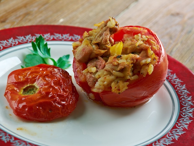 Yalanchi - tomate recheado com carne e arroz. Cozinha do oriente médio