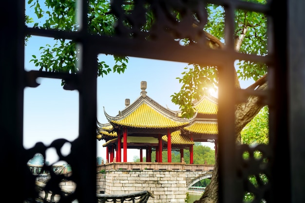 Yangzhou Esbelto West Lake Wuting Bridge