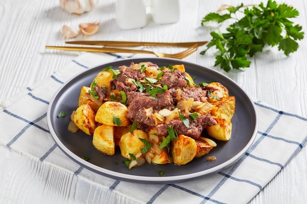 Yankee Pot Roast Schmorbraten auf einem Teller