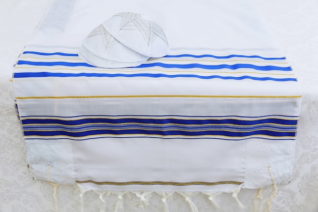 Foto yarmulke, uma cabeça judia cobrindo o símbolo religioso judaico do bar mitzhvah