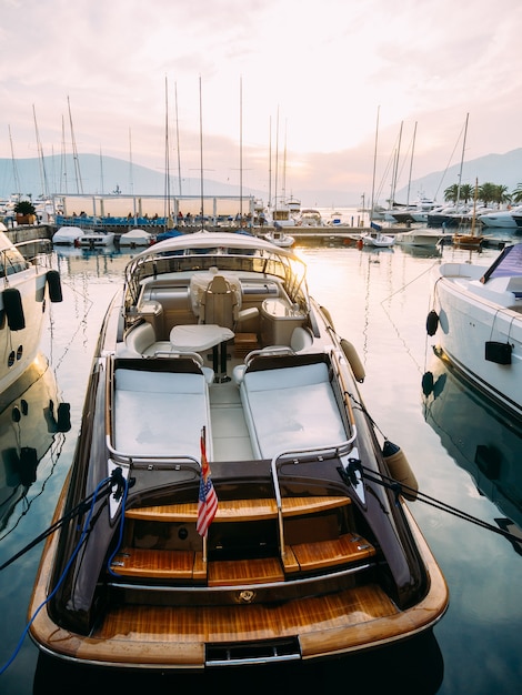 Yate Porto Montenegro. Área de élite de Tivat en Montenegro