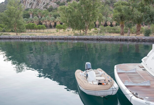 Yates en el puerto deportivo de Bodrum