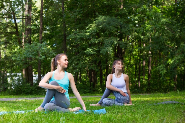 Yoga ao ar livre.