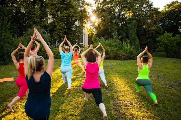 Yoga auf einer Natur