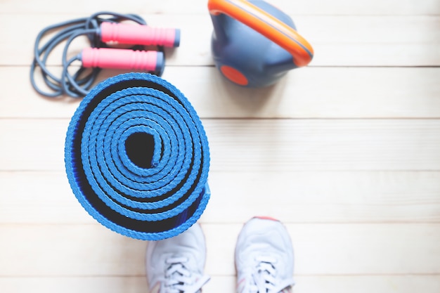 Foto yoga e fitness fundo com espaço de cópia. conceito de estilo de vida saudável de vista superior.