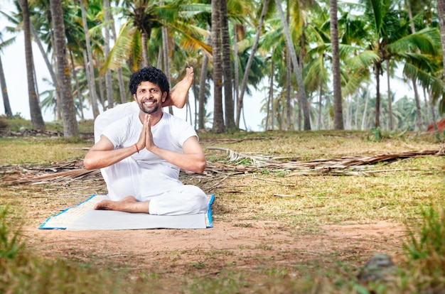 Yoga en la India tropical