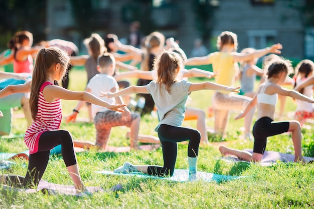 Yoga-Kurse im Freien.