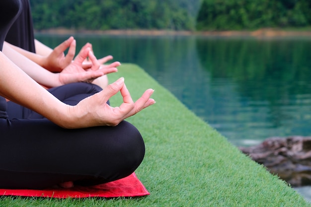 Yoga para mujeres: relájate en la naturaleza