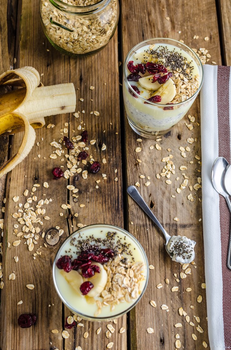 yogur con muesli y frutos rojos