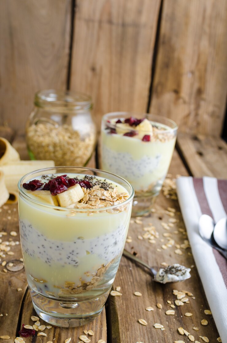 yogur con muesli y frutos rojos