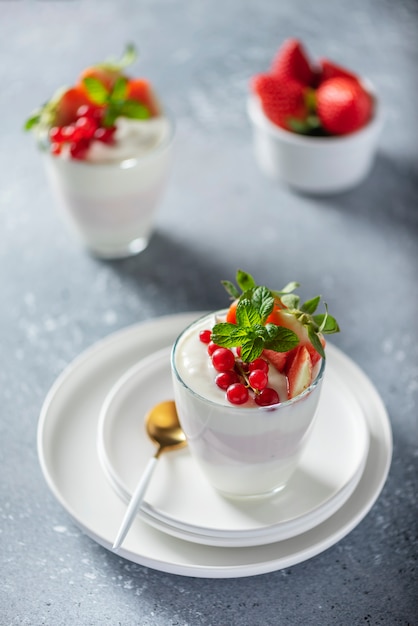 Yogurt casero con fresa