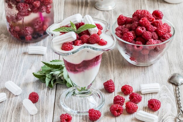 Yogurt con frambuesas.