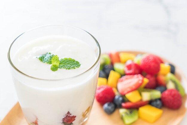 yogurt con frutas mixtas