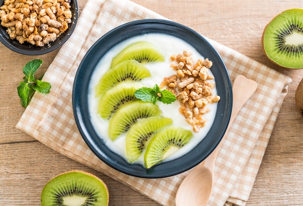 yogurt con kiwi y granola