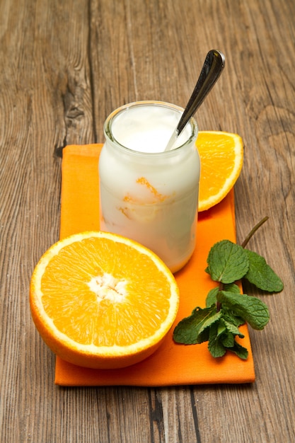 Yogurt con naranja