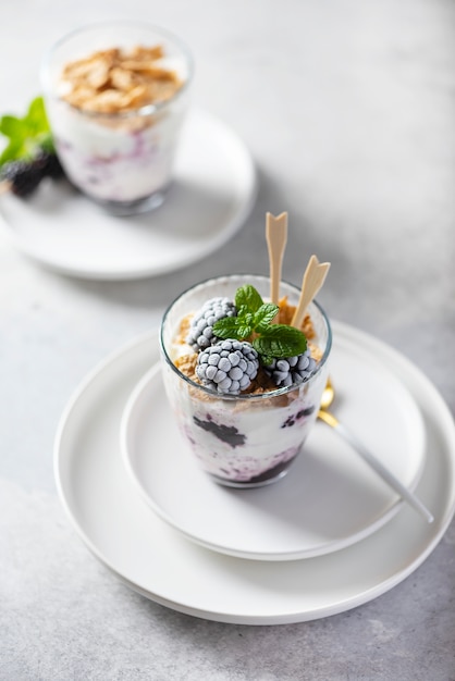 Yogurt saludable con muesli