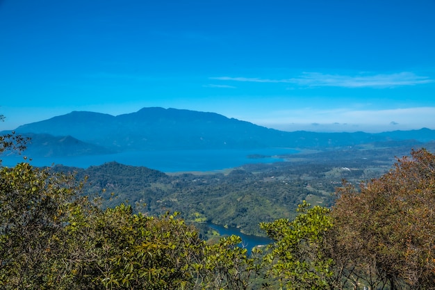 Yojoa See vom Mirador des Cerro Azul Meambar Nationalparks (Panacam). Honduras