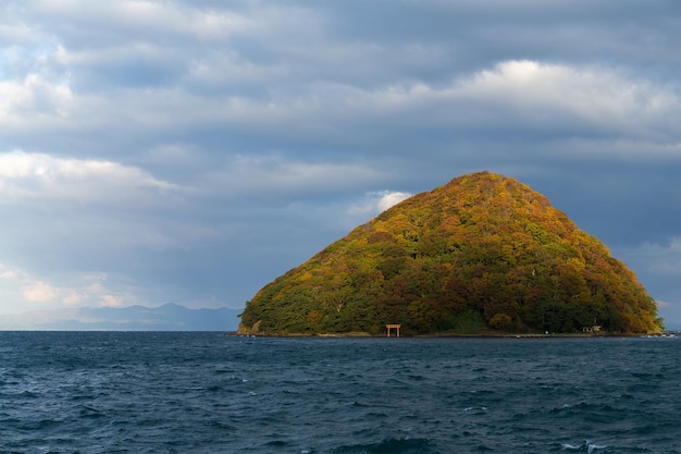 Yunoshima en Japón en la temporada de otoño