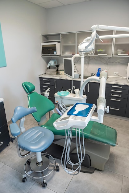 Zahnarztpraxis und anderes Zubehör, das von Zahnärzten im medizinischen Bereich verwendet wird