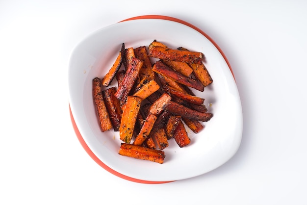 Zanahorias asadas caseras saludables listas para comer