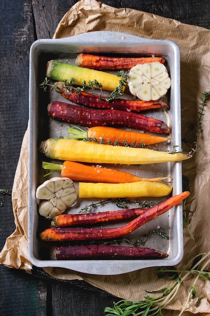 Zanahorias crudas de colores