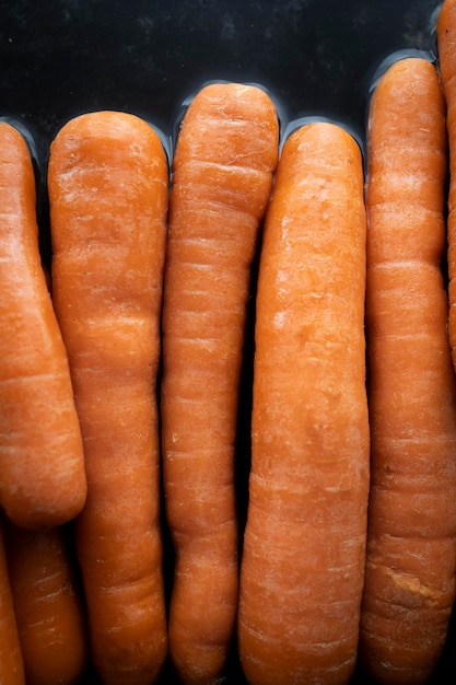 Zanahorias crudas orgánicas en agua