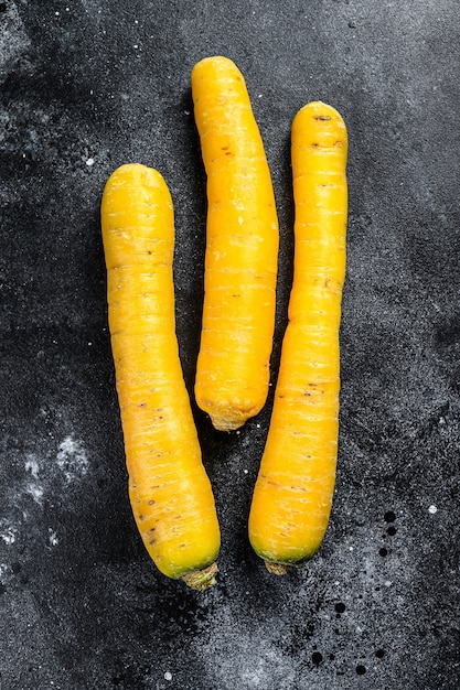 Zanahorias orgánicas amarillas sin cáscara