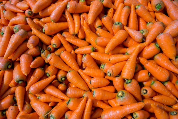 Zanahorias orgánicas coloridas Fondo de alimentos Primer plano y zanahorias lavadas.