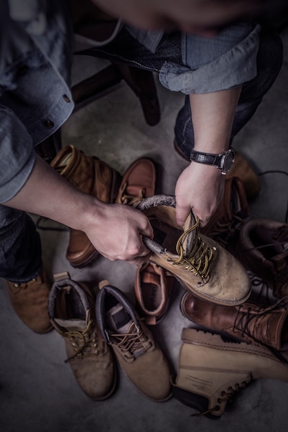 Un zapatero, asiáticos, mujeres chinas