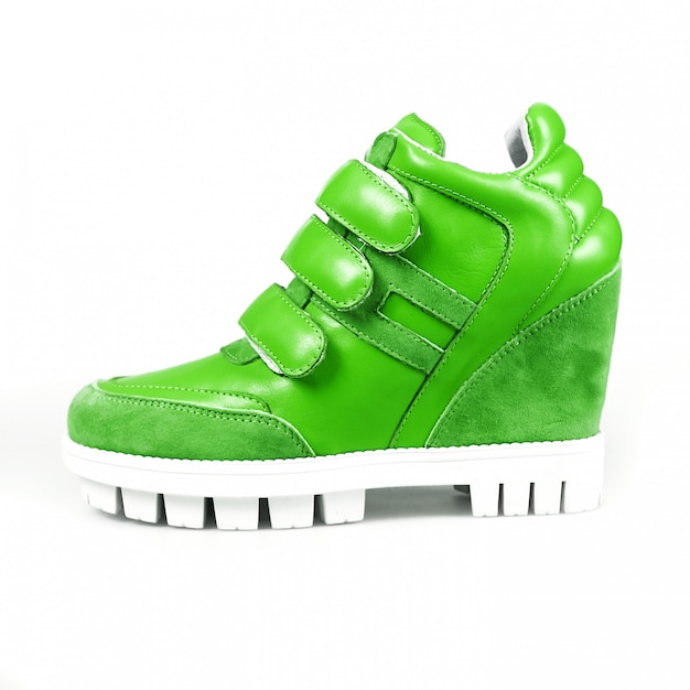 Zapatilla con plataforma de cuero verde