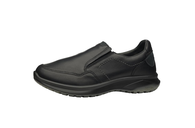 Zapatillas de deporte elásticas de cuero negro para hombres sin cordones aisladas sobre fondo blanco Zapatos casuales deportivos modernos con suelas de goma Zapatillas de deporte de moda Moda urbana masculina calzado hipster elástico