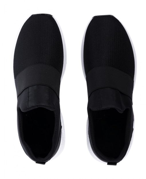 Zapatillas negras aisladas en blanco