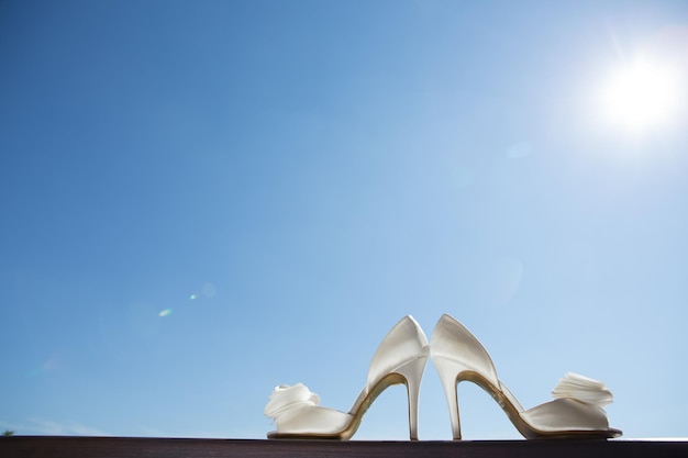 Zapatos de boda blancos Cerrar