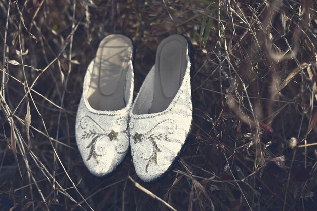 Zapatos de boda blancos elegantes