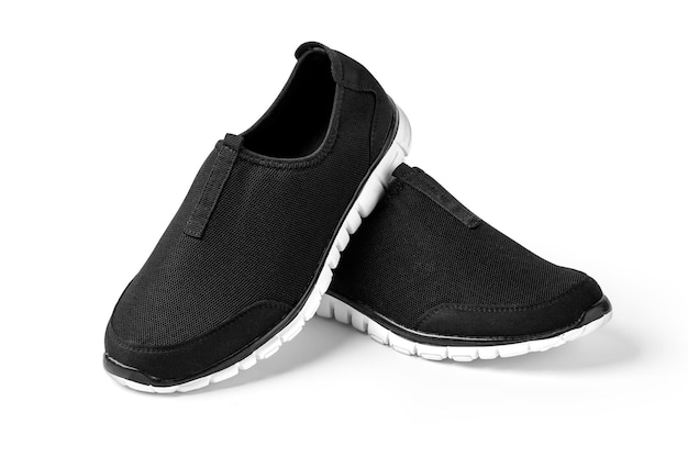 Zapatos deportivos negros aislados con trazado de recorte