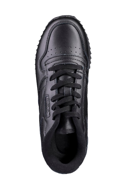 Zapatos deportivos zapatillas negras sobre un fondo blanco.