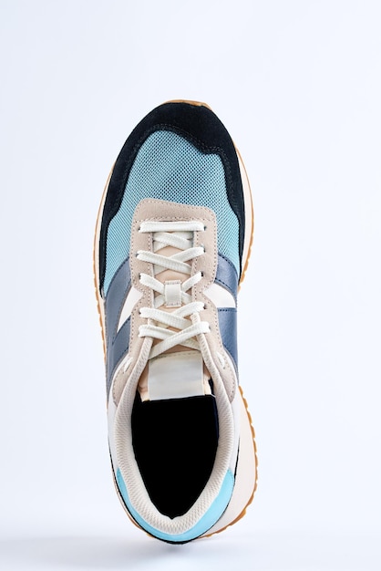 Zapatos de la marca New Balance sobre fondo blanco.