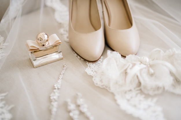 Zapatos de novia de la novia, hermosa moda.