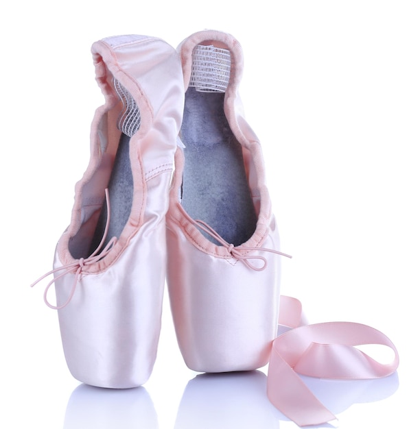 Foto zapatos de punta de ballet aislado en blanco