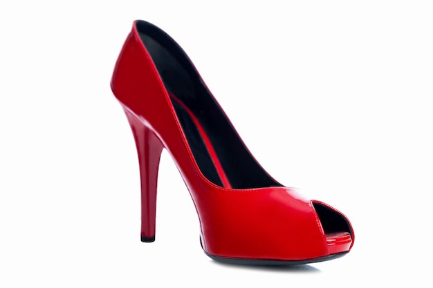 Zapatos rojos de mujer elegante con tacones altos Belleza y moda Vista de perfil de primer plano Aislado sobre fondo blanco