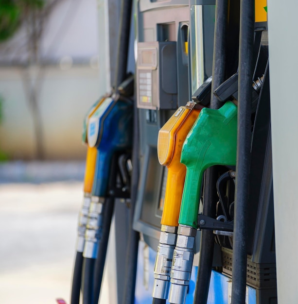 Zapfsäulenfülldüsen Tankstelle in einem Service