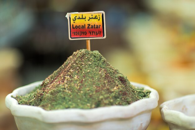 Zatar spice. Etiquetado en inglés, árabe y hebreo