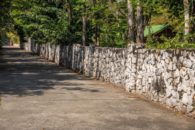 Zaun aus Stein im Freien Landschaft Sicherheits- und Datenschutzkonzept Bangkok Thailand